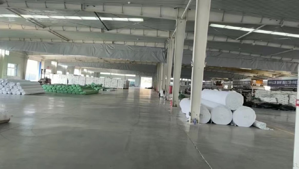 公司土工膜車間實(shí)景